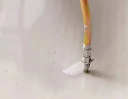 涿鹿瓷砖空鼓维修公司专业解答在瓷砖铺贴过程中，如果使用的砂料过粗（如全部使用了粗砂），可能会导致以下问题