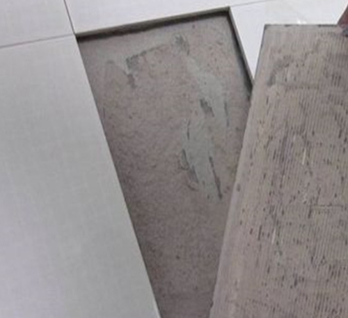 涿鹿瓷砖空鼓维修公司分享瓷砖铺贴时如果打浆（即涂抹在瓷砖背面和基层上的砂浆或瓷砖胶）过少，会带来以下问题